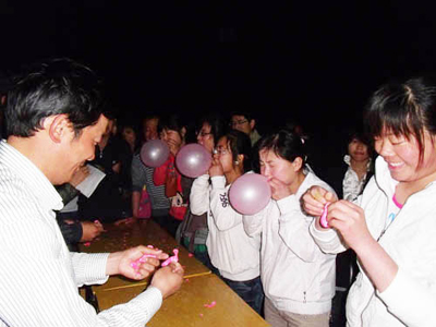 1513583178440961.jpg 五四组织的趣味活动。。。.jpg