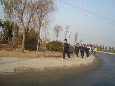 1513583416117405.jpg 公司组织的冬季长跑比赛.jpg